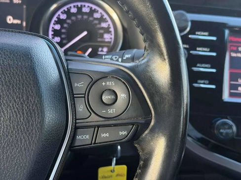 Used 2018 Toyota Camry SE image 14