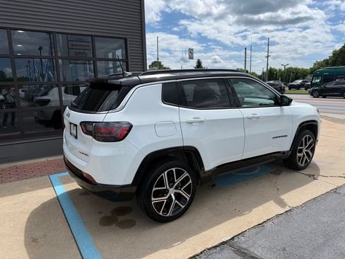 Used 2024 Jeep Compass Limited w/ Elite Group AWD/4WD image 9