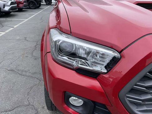 Used 2022 Toyota Tacoma TRD Sport w/ Technology Package image 17