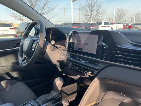 Used 2025 Toyota Camry LE image 31