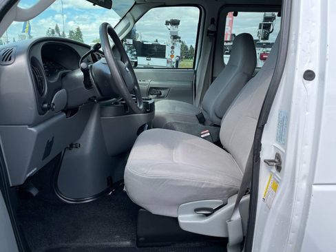Used 2006 Ford E-350 and Econoline 350 XLT RWD image 10