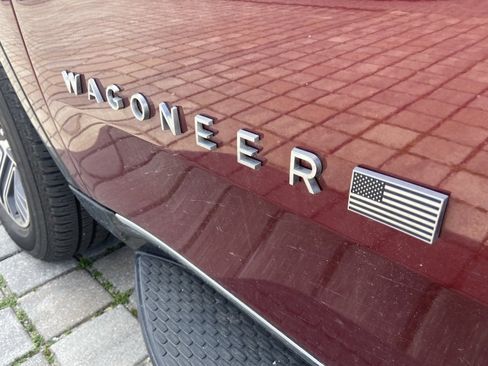 Used 2024 Jeep Wagoneer 4WD w/ Premium Group I image 9