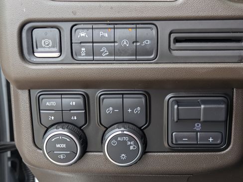 Used 2021 Chevrolet Suburban Z71 w/ Z71 Off-Road Package image 30