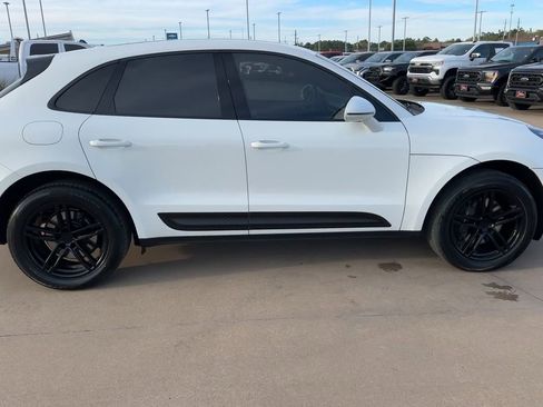 Used 2024 Porsche Macan AWD/4WD image 2