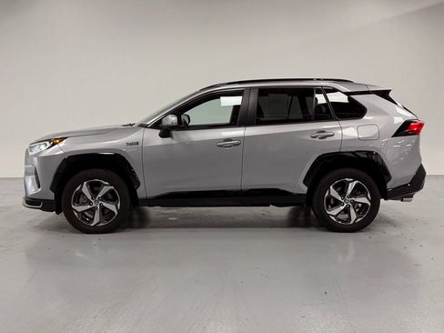 Used 2021 Toyota RAV4 SE image 2