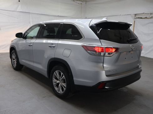 Used 2016 Toyota Highlander Plus AWD/4WD image 5
