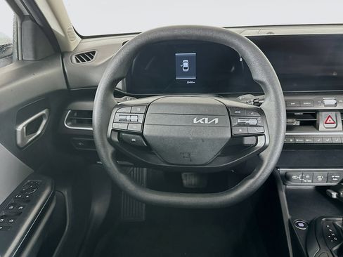Used 2025 Kia K4 LXS image 18