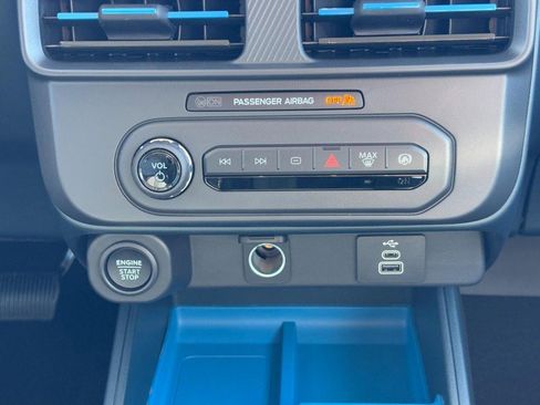 New 2025 Ford Maverick XLT image 9