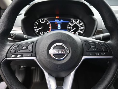 Used 2025 Nissan Altima 2.5 SV FWD image 18