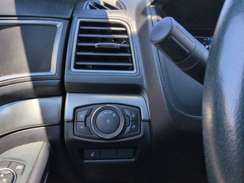 Used 2019 Ford Explorer XLT w/ Equipment Group 202A AWD/4WD image 18