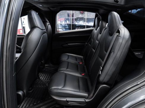 Used 2022 Tesla Model X image 40