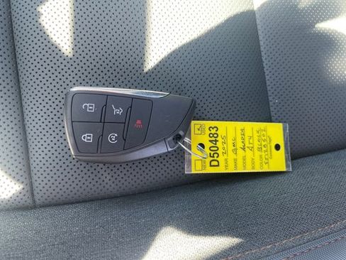 Used 2025 GMC Acadia AT4 AWD/4WD image 33