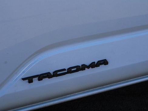 Used 2025 Toyota Tacoma TRD Sport AWD/4WD image 15
