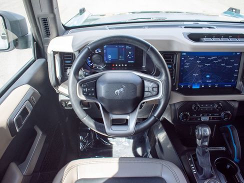 Used 2023 Ford Bronco Wildtrak image 12