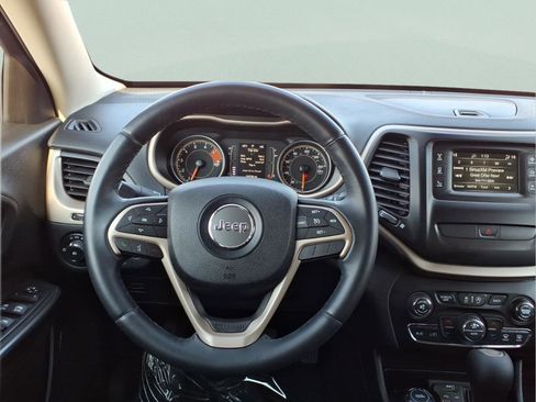 Used 2016 Jeep Cherokee Latitude w/ Comfort/Convenience Group image 11