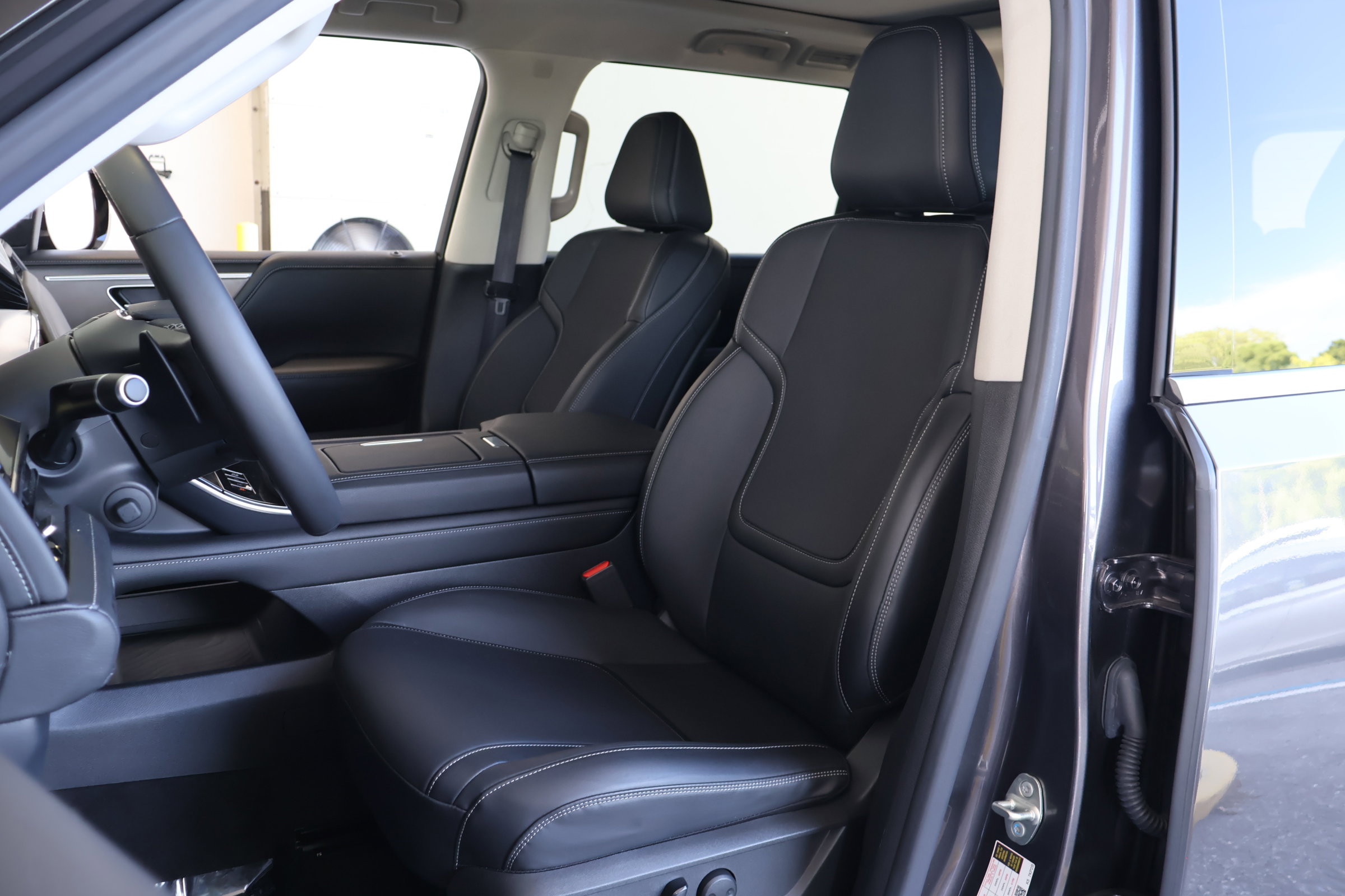 Certified 2025 INFINITI QX80 Pure RWD image 2