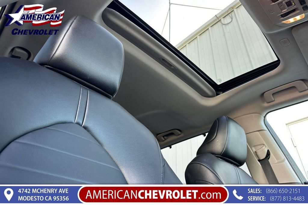 Used 2023 Toyota Highlander XLE AWD/4WD image 23