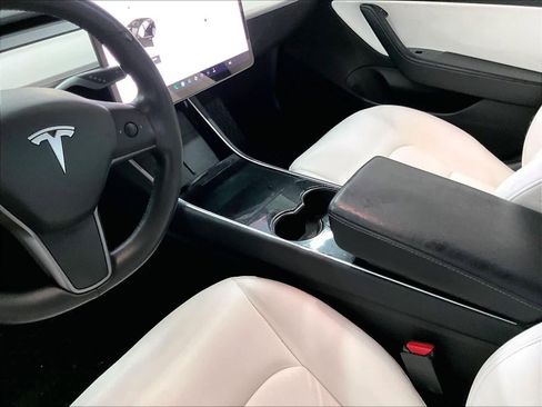 Used 2020 Tesla Model 3 Standard Range image 18