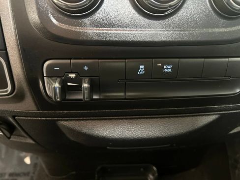 Used 2019 RAM 1500 Express RWD image 46