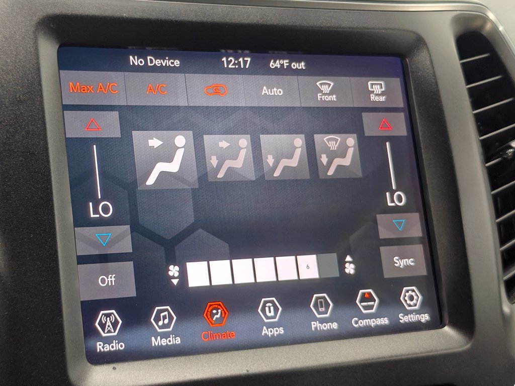 Used 2019 Jeep Cherokee Trailhawk AWD/4WD image 32