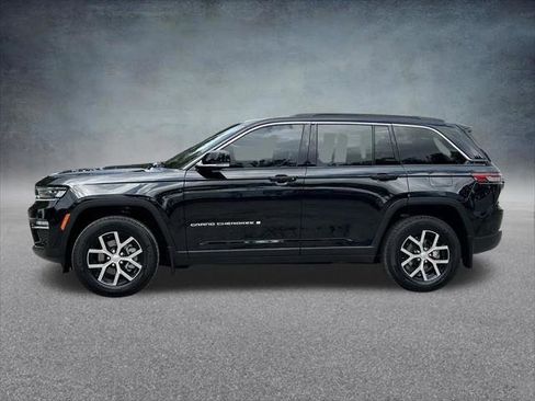 Certified 2025 Jeep Grand Cherokee Limited w/ MOPAR Finishing Package RWD image 9