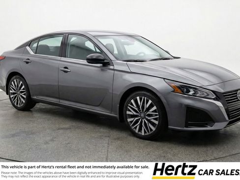 Used 2025 Nissan Altima 2.5 SV FWD image 1