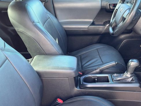 Used 2016 Toyota Tacoma SR image 10