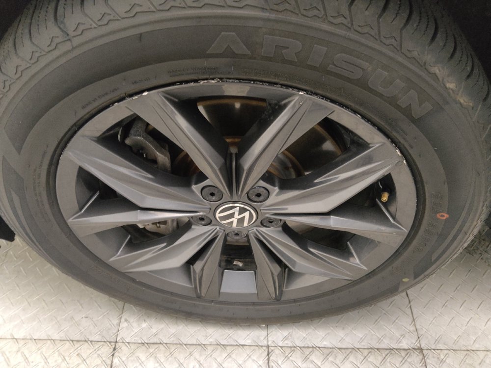 Used 2024 Volkswagen Tiguan SE FWD image 31