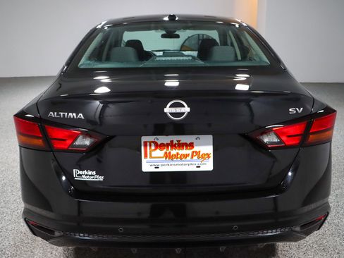 Used 2024 Nissan Altima 2.5 SV image 8