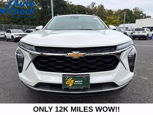 Used 2026 Chevrolet Trax LT FWD image 2