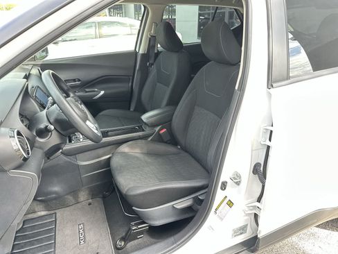 Used 2023 Nissan Kicks SV FWD image 3