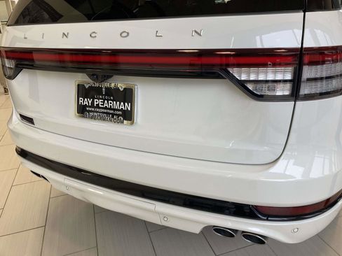 Used 2025 Lincoln Aviator Reserve w/ Equipment Group 201A image 4