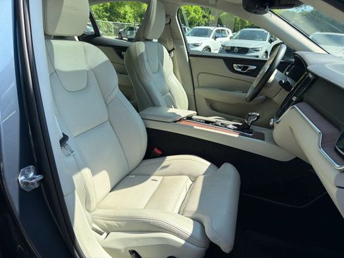 Used 2019 Volvo S60 T6 Inscription image 18