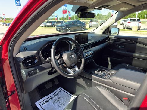 Used 2025 Honda Pilot Elite image 9