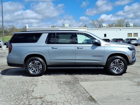 Used 2025 Chevrolet Suburban Z71 image 8