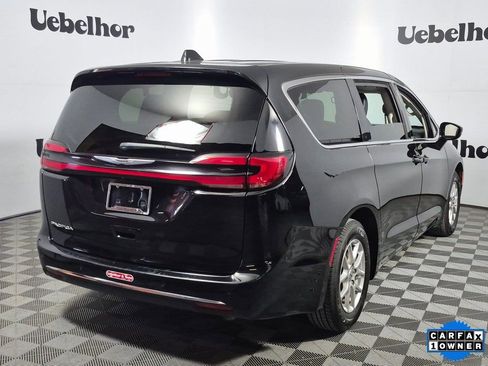 Used 2024 Chrysler Pacifica Touring-L image 7