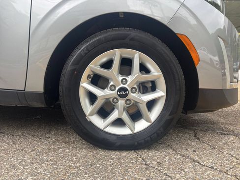 Used 2025 Kia Soul LX w/ LX Technology Package FWD image 28