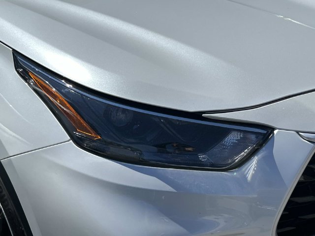 Used 2023 Toyota Highlander XLE AWD/4WD image 4