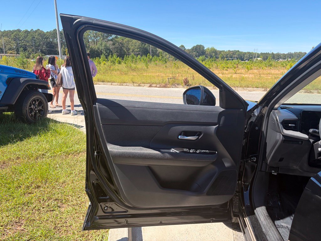 Used 2025 Nissan Kicks SV FWD image 49
