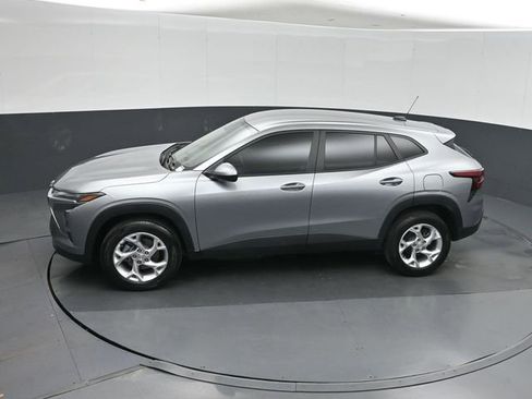 Used 2025 Chevrolet Trax LS w/ LS Convenience Package FWD image 34