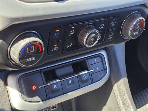 Used 2022 GMC Acadia SLE image 18