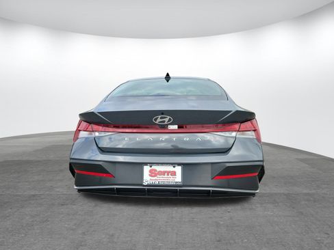 Used 2025 Hyundai Elantra SEL image 28