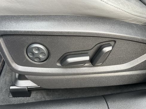 Used 2018 Audi SQ5 Premium Plus w/ Navigation Package image 16