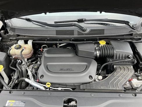 Used 2020 Chrysler Pacifica Touring-L Plus w/ Advanced Safetytec Group FWD image 16