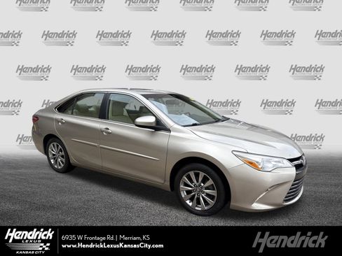 Used 2017 Toyota Camry XLE image 1