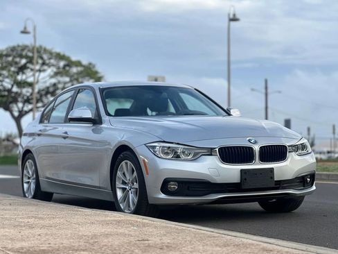 Used 2018 BMW 320i Sedan image 6