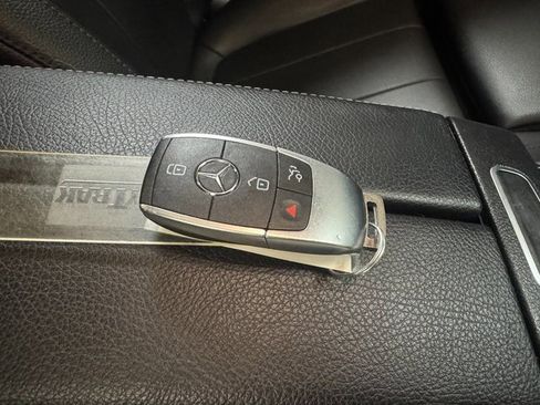 Used 2022 Mercedes-Benz GLB 250 image 28