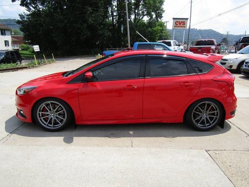 Used 2017 Ford Focus ST FWD image 6