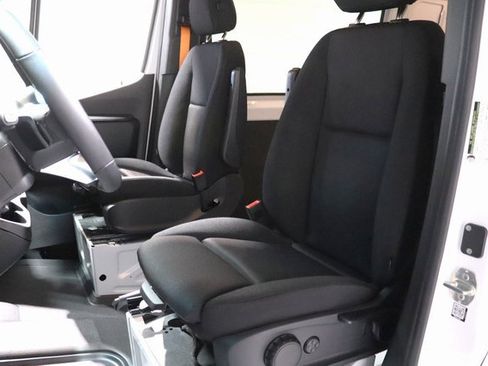 Used 2025 Mercedes-Benz Sprinter 2500 image 13
