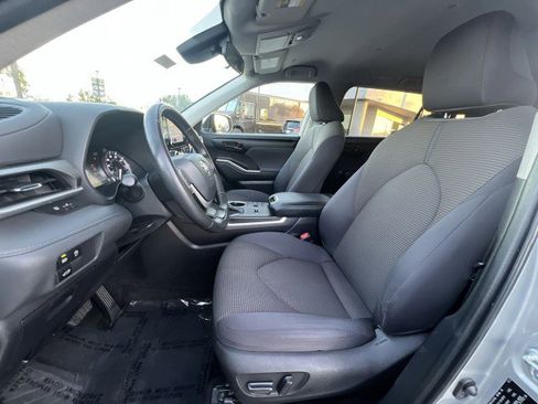 Used 2023 Toyota Highlander LE image 18